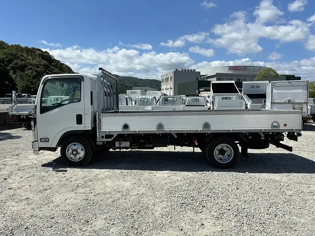 いすゞ エルフ 2RG-NNR88AN(2WD)の写真4