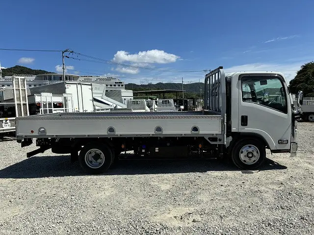 いすゞ エルフ 2RG-NNR88AN(2WD)の写真5