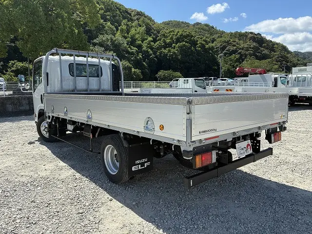 いすゞ エルフ 2RG-NNR88AN(2WD)の写真6
