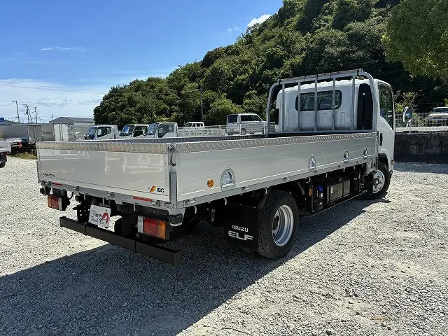 いすゞ エルフ 2RG-NNR88AN(2WD)の写真8