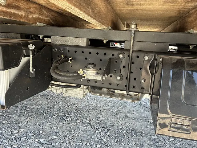 いすゞ エルフ 2RG-NNR88AN(2WD)の写真49