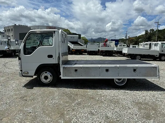 いすゞ エルフ TRG-NJR85A(2WD)の写真11
