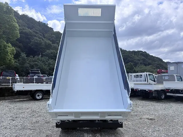 三菱 キャンター 2RG-FBA60(2WD)の写真7