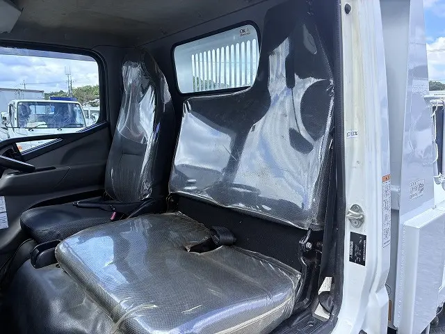 三菱 キャンター 2RG-FBA60(2WD)の写真30