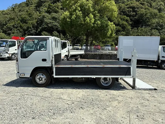 いすゞ エルフ TRG-NJR85A(2WD)の写真11