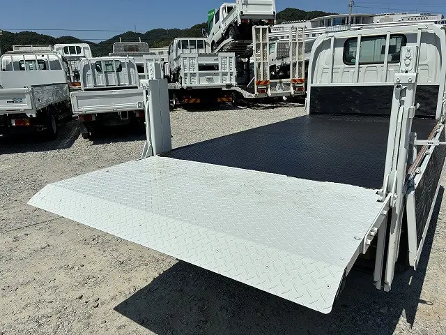 いすゞ エルフ TRG-NJR85A(2WD)の写真28