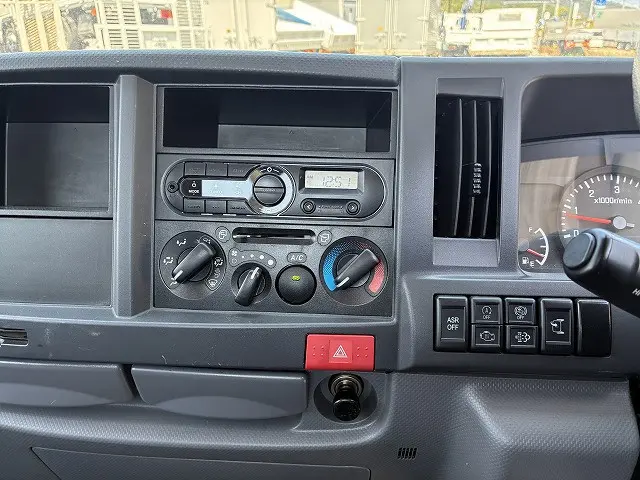 いすゞ エルフ TRG-NJR85A(2WD)の写真36