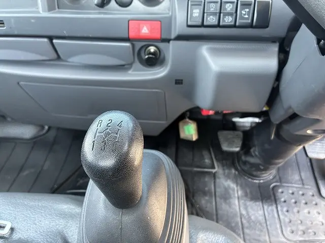 いすゞ エルフ TRG-NJR85A(2WD)の写真37
