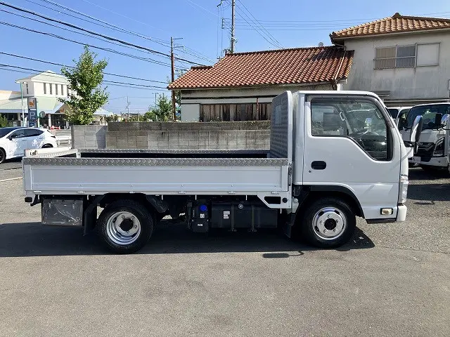 いすゞ エルフ 2RG-NJR88A(2WD)の写真5