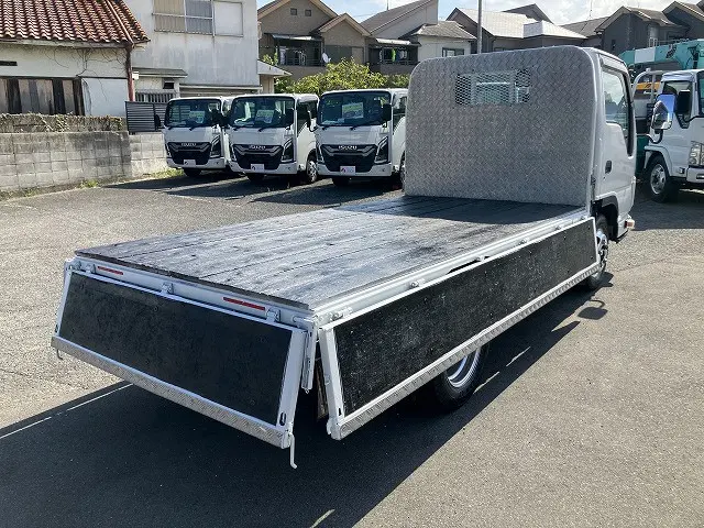 いすゞ エルフ 2RG-NJR88A(2WD)の写真15