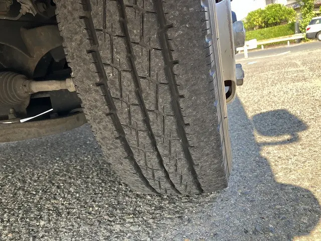 いすゞ エルフ 2RG-NJR88A(2WD)の写真24