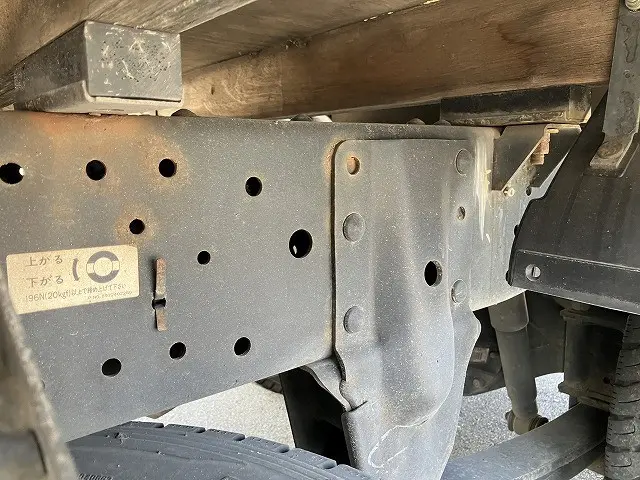 いすゞ エルフ 2RG-NJR88A(2WD)の写真26