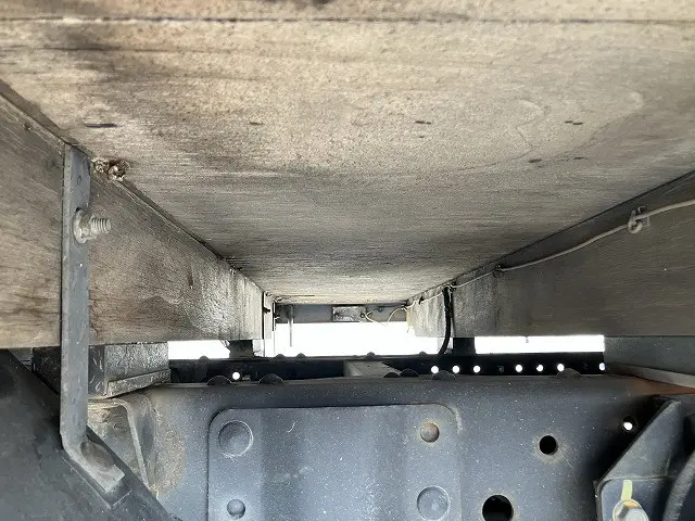 いすゞ エルフ 2RG-NJR88A(2WD)の写真29
