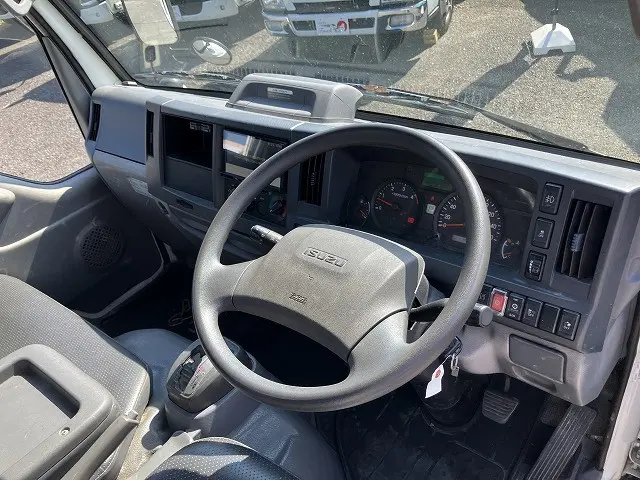 いすゞ エルフ 2RG-NJR88A(2WD)の写真30