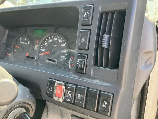 いすゞ エルフ 2RG-NJR88A(2WD)の写真31
