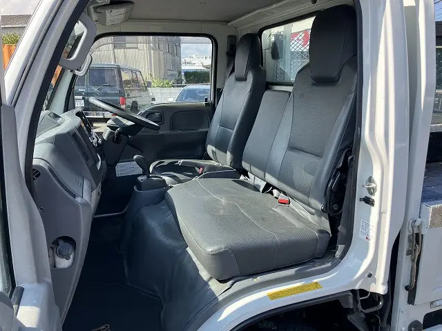 いすゞ エルフ 2RG-NJR88A(2WD)の写真39