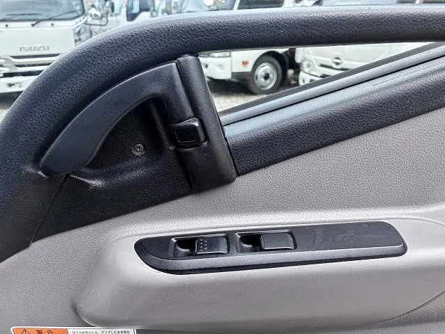 三菱 キャンター 2RG-FBA60(2WD)の写真45