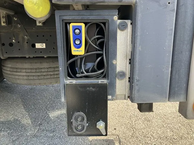 いすゞ エルフ 2RG-NPR88AN(2WD)の写真32