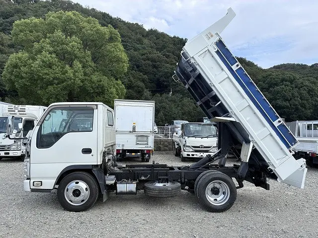 いすゞ エルフ TKG-NKR85AN(2WD)の写真4