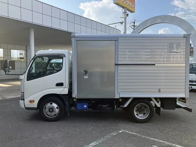 トヨタ ダイナ 2RG-XZU605(2WD)の写真4