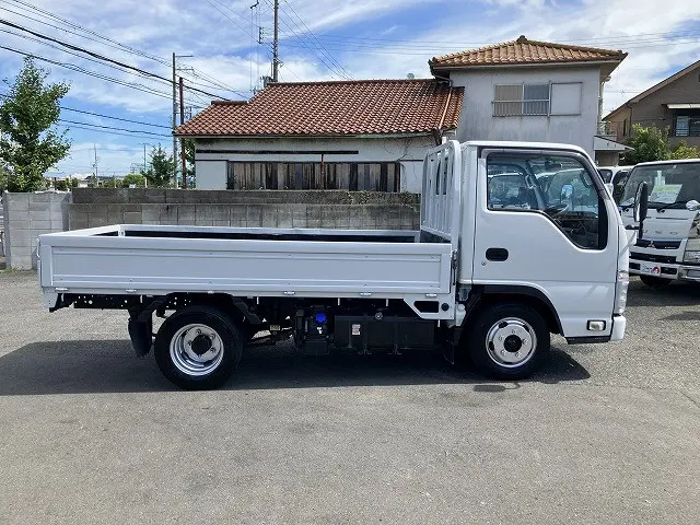いすゞ エルフ 2RG-NJR88A(2WD)の写真5
