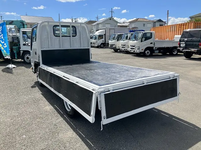 いすゞ エルフ 2RG-NJR88A(2WD)の写真13