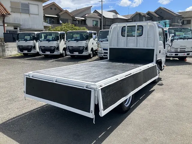 いすゞ エルフ 2RG-NJR88A(2WD)の写真15
