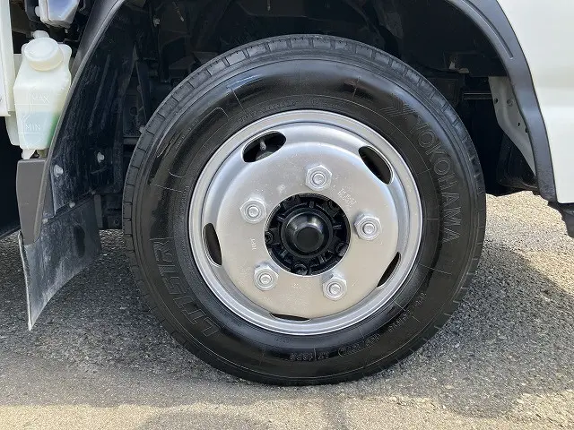 いすゞ エルフ 2RG-NJR88A(2WD)の写真24