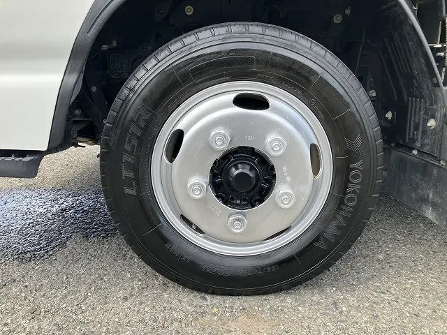 いすゞ エルフ 2RG-NJR88A(2WD)の写真26