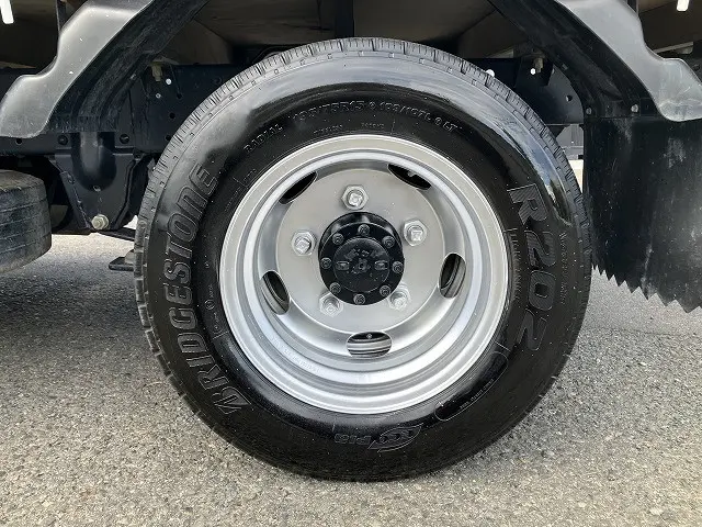 いすゞ エルフ 2RG-NJR88A(2WD)の写真28
