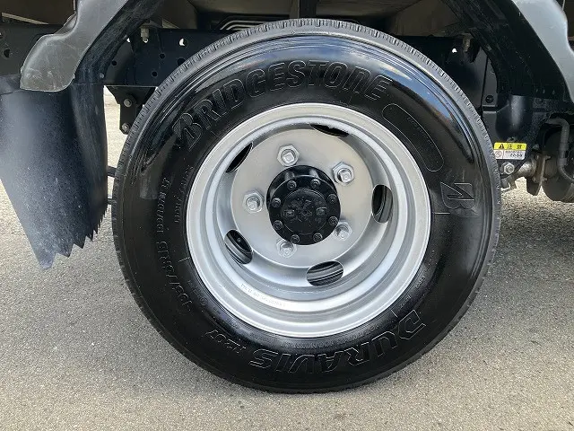 いすゞ エルフ 2RG-NJR88A(2WD)の写真30