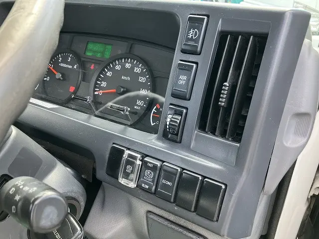 いすゞ エルフ 2RG-NJR88A(2WD)の写真37
