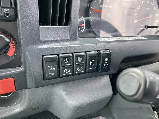 いすゞ エルフ 2RG-NJR88A(2WD)の写真38