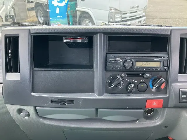 いすゞ エルフ 2RG-NJR88A(2WD)の写真39