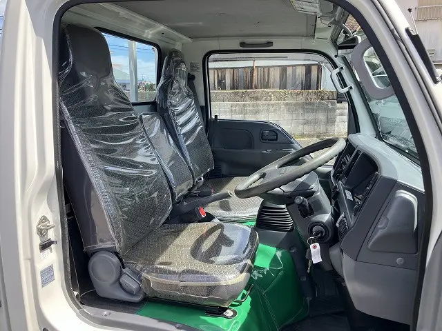 いすゞ エルフ 2RG-NJR88A(2WD)の写真44