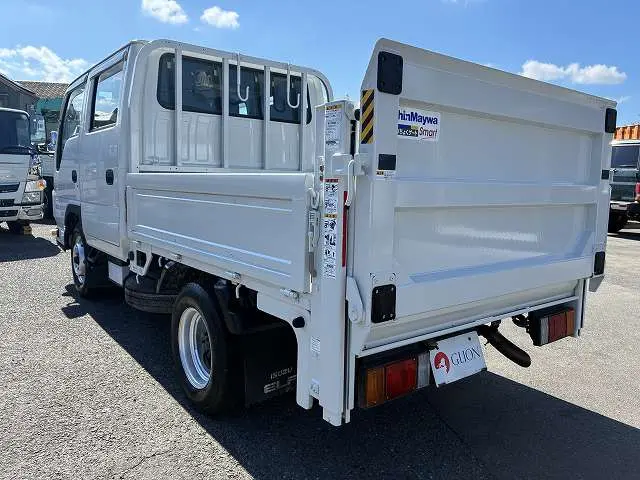 いすゞ エルフ 2RG-NHR88A(2WD)の写真8