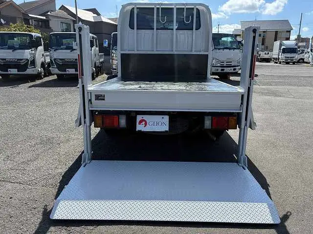 いすゞ エルフ 2RG-NHR88A(2WD)の写真17