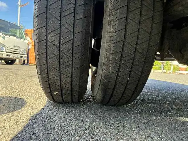 いすゞ エルフ 2RG-NHR88A(2WD)の写真33
