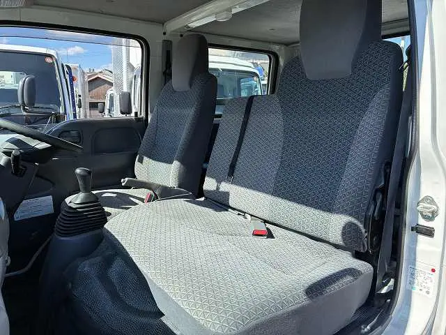 いすゞ エルフ 2RG-NHR88A(2WD)の写真40