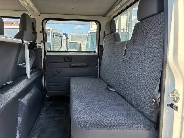 いすゞ エルフ 2RG-NHR88A(2WD)の写真41