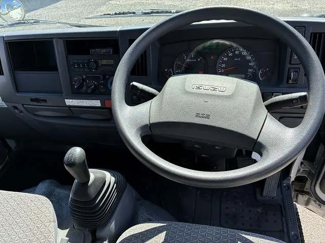 いすゞ エルフ 2RG-NHR88A(2WD)の写真42