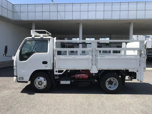 いすゞ エルフ 2RG-NKR88A(2WD)の写真4