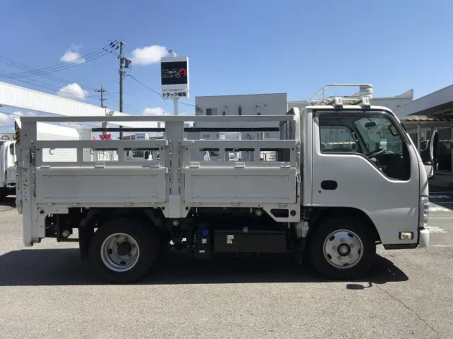 いすゞ エルフ 2RG-NKR88A(2WD)の写真5
