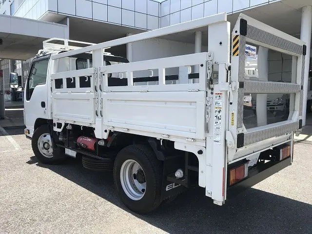 いすゞ エルフ 2RG-NKR88A(2WD)の写真6