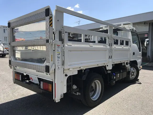 いすゞ エルフ 2RG-NKR88A(2WD)の写真8
