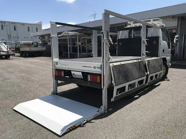 いすゞ エルフ 2RG-NKR88A(2WD)の写真15