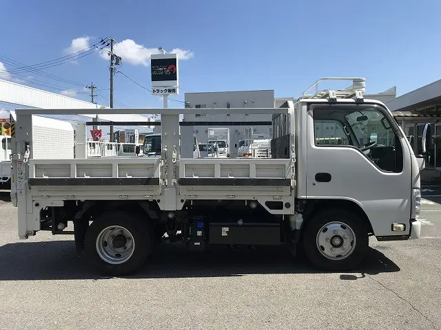 いすゞ エルフ 2RG-NKR88A(2WD)の写真18