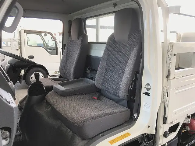 いすゞ エルフ 2RG-NKR88A(2WD)の写真34