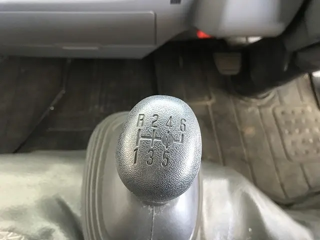 いすゞ エルフ 2RG-NKR88A(2WD)の写真41