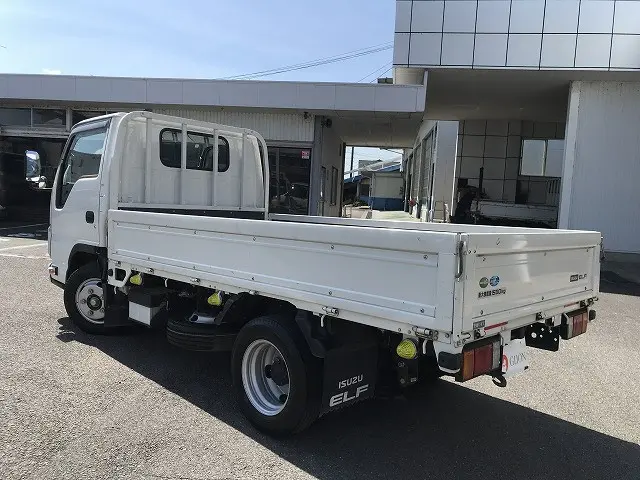 いすゞ エルフ 2RG-NHR88A(2WD)の写真4